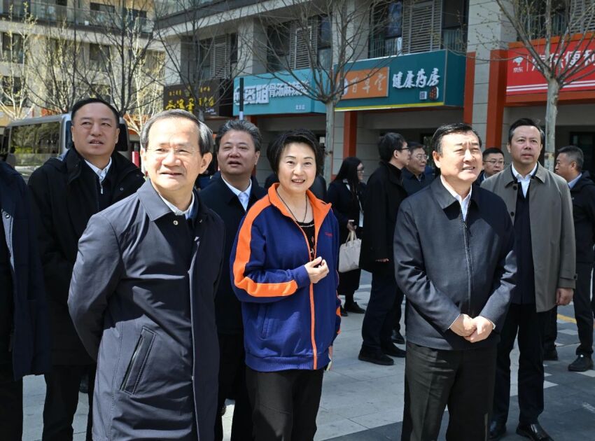 倪虹在北京市调研接诉即办和“好房子”建设工作-1.jpg 倪虹在北京市调研接诉即办和“好房子”建设工作(图1)